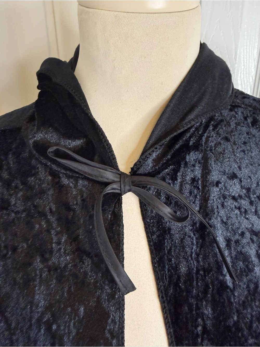 Black crushed Velvet Hooded Cape/Cloak costume free size cosplay renaissance - Picture 7 of 9